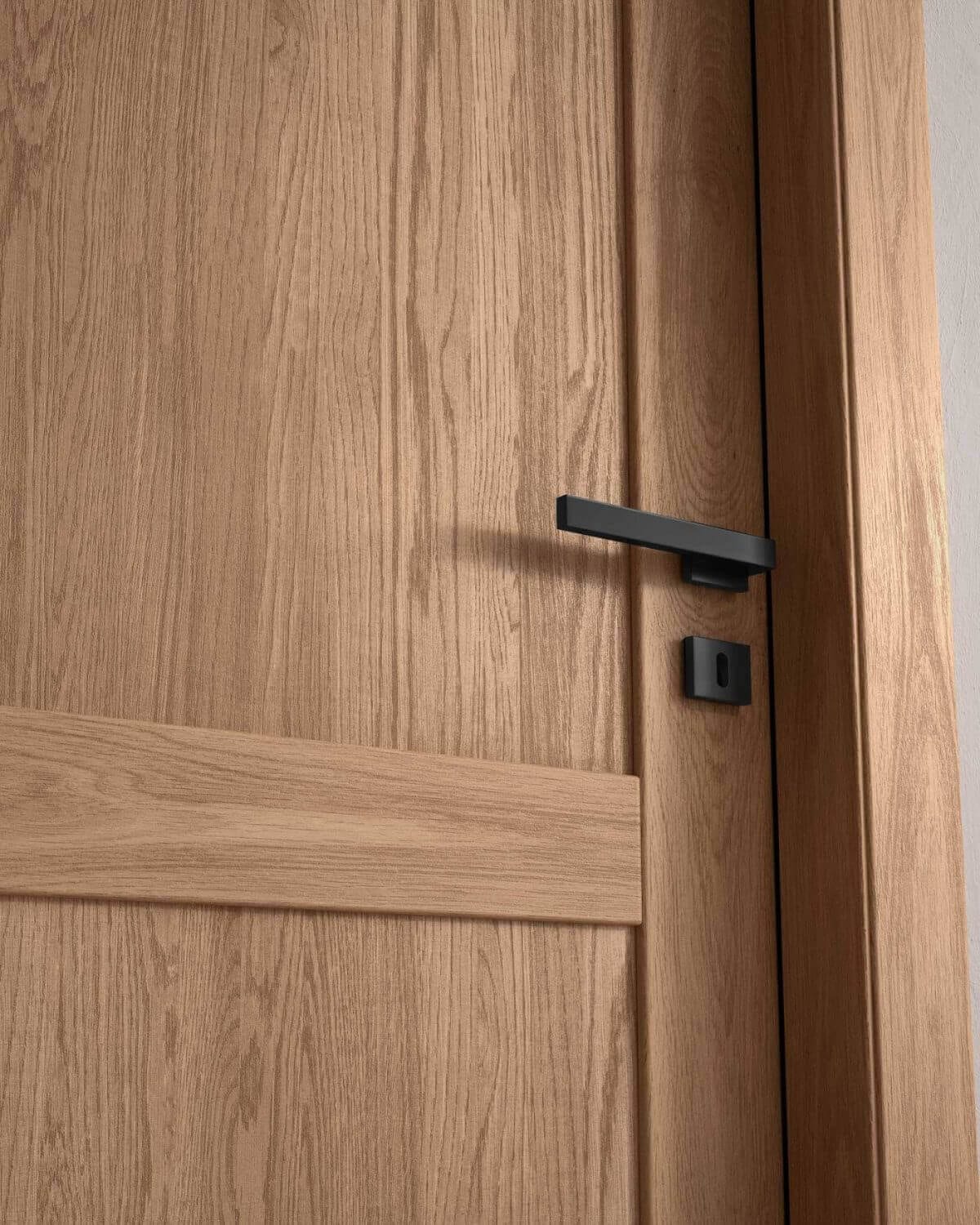 porta in legno massello molto robusta e duratura